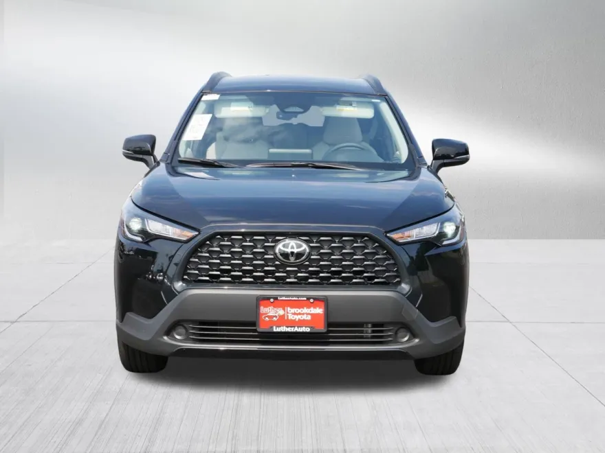 2025 Toyota Corolla Cross LE photo 1