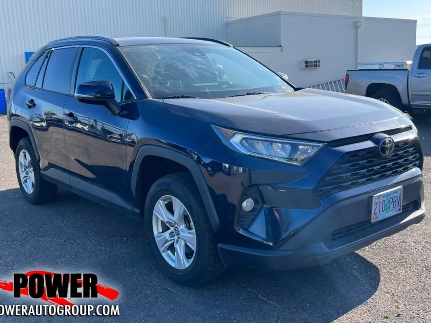 2021 Toyota RAV4 XLE photo 1