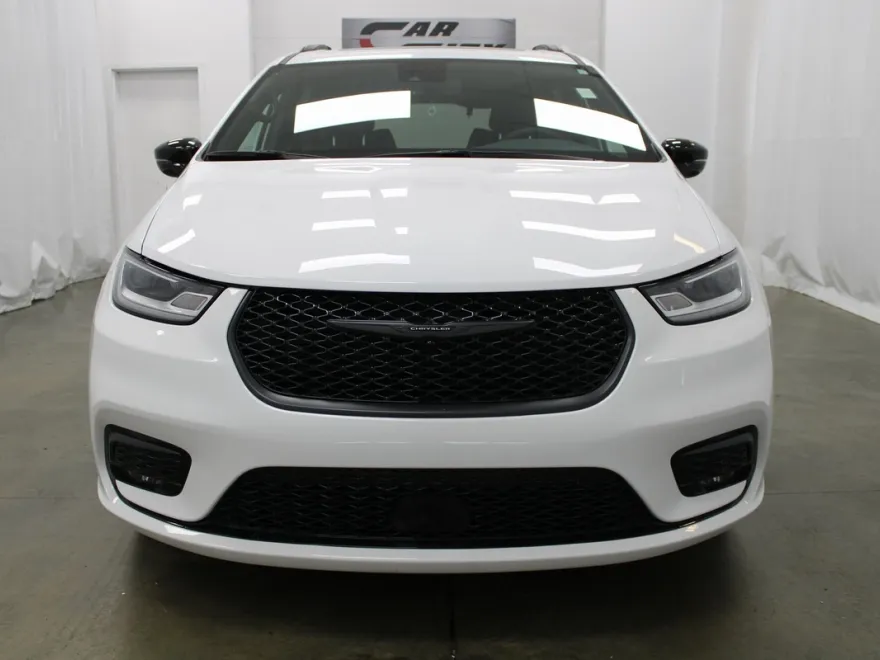 2025 Chrysler Pacifica Limited photo 1