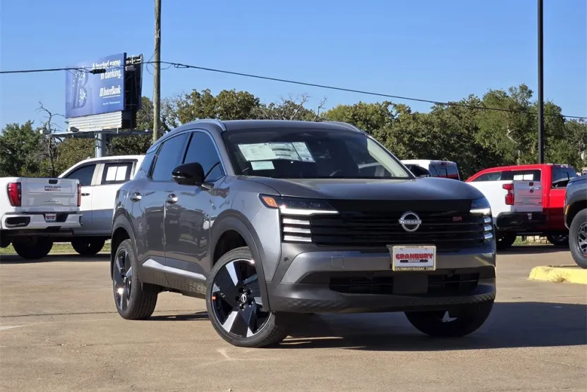 2026 Nissan Kicks SR photo 1