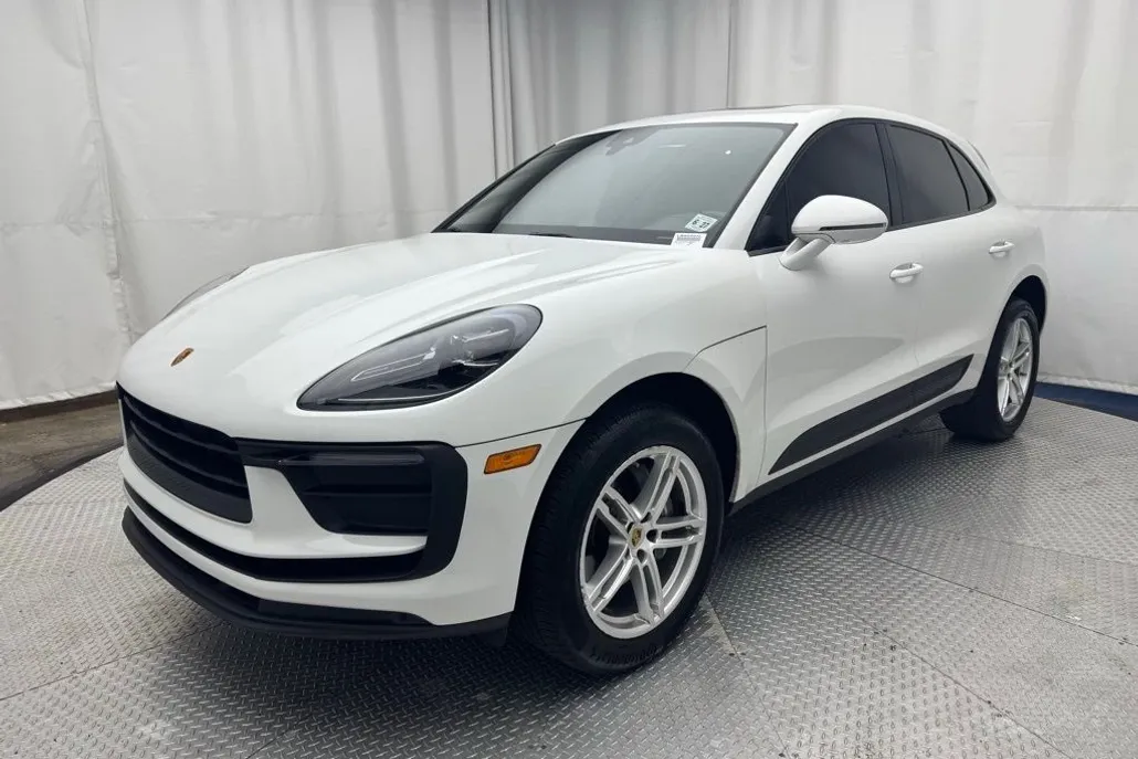 2022 Porsche Macan Base photo 1