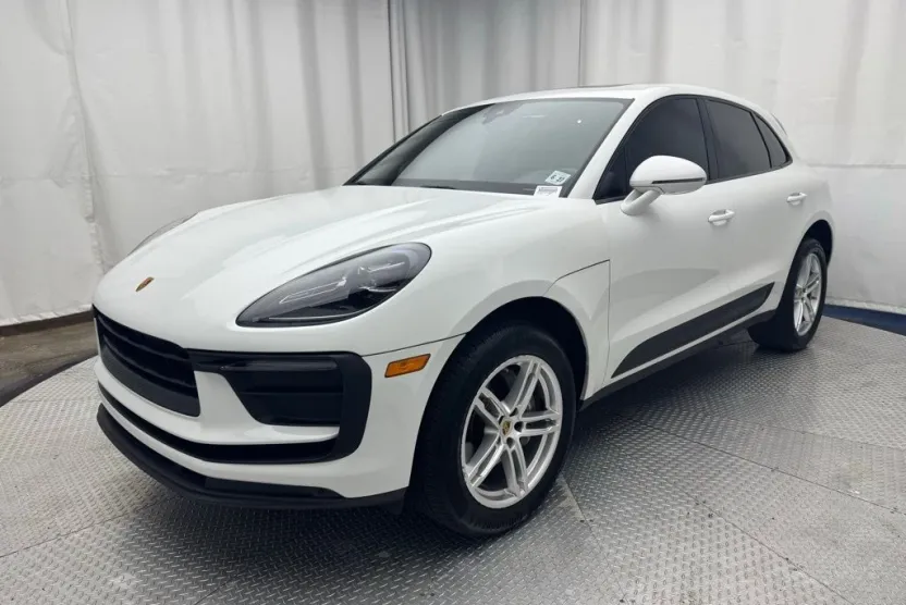 2022 Porsche Macan Base photo 1