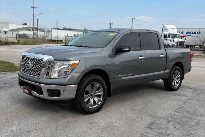 2018 Nissan Titan SV photo 1