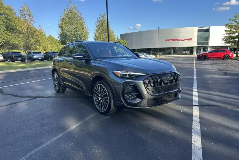 2025 Audi SQ5 Premium Plus photo 1