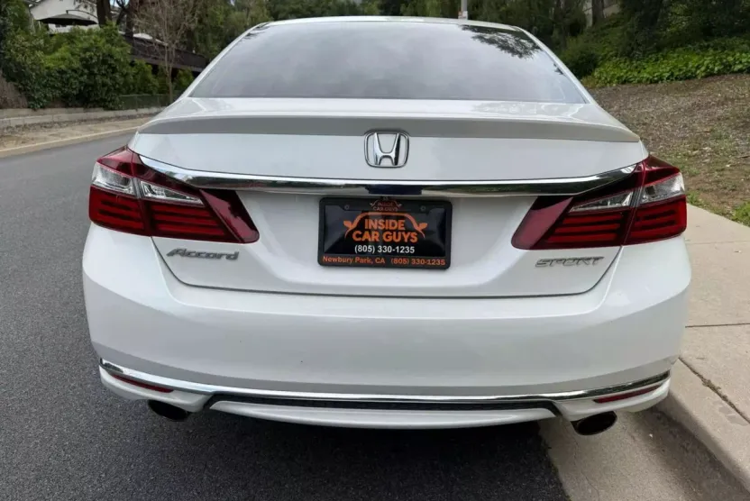 2017 Honda Accord Sport photo 1
