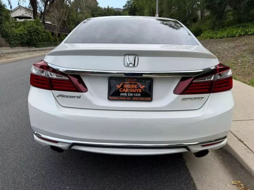 2017 Honda Accord Sport photo 1