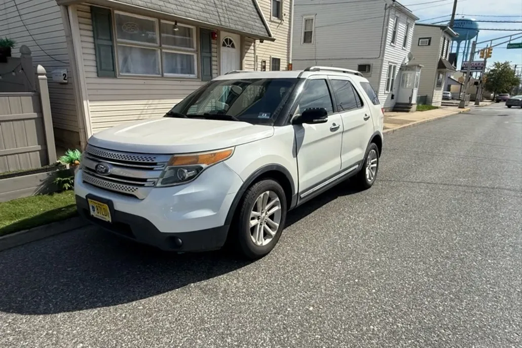 2012 Ford Explorer XLT photo 1