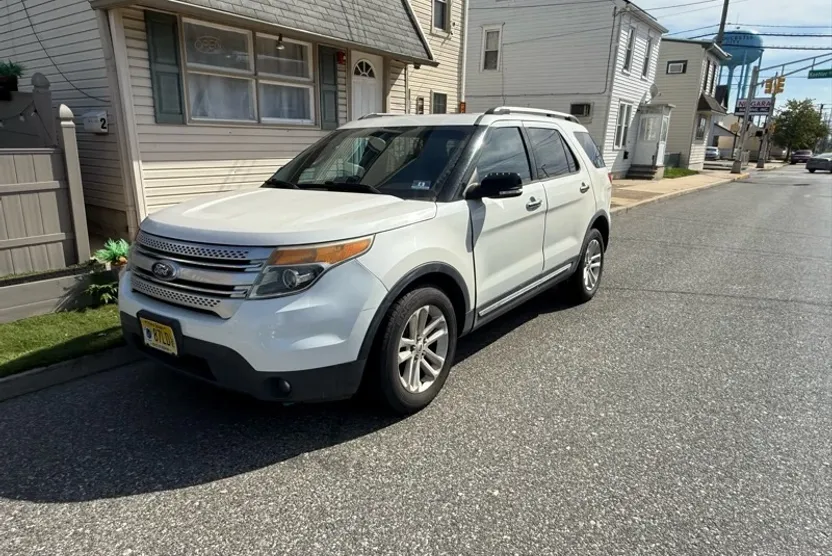 2012 Ford Explorer XLT photo 1