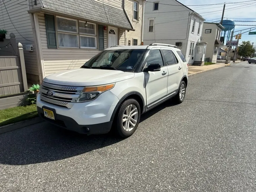 2012 Ford Explorer XLT photo 1