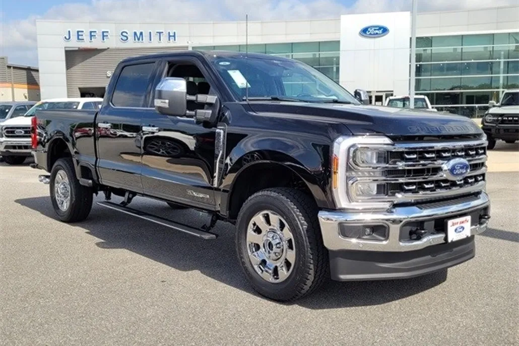 2025 Ford F-250 Lariat photo 1