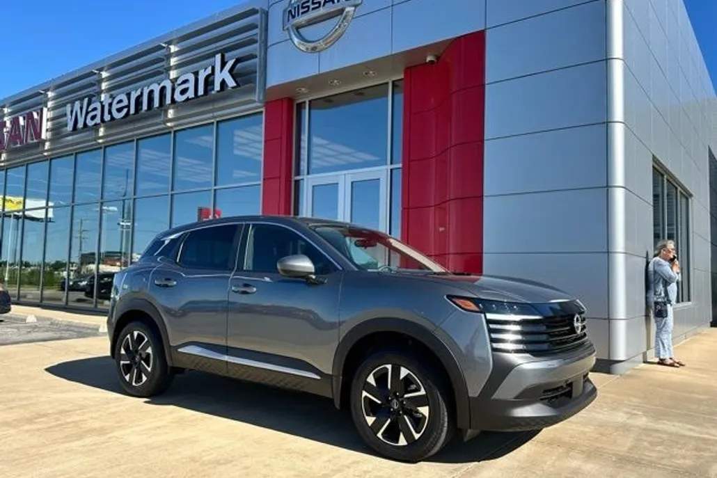 2025 Nissan Kicks SV photo 1