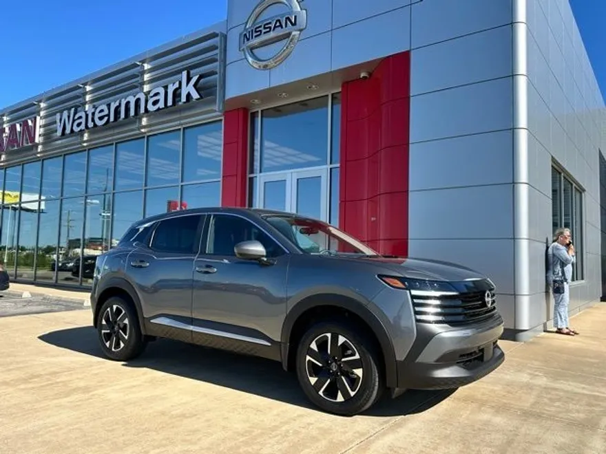 2025 Nissan Kicks SV photo 1