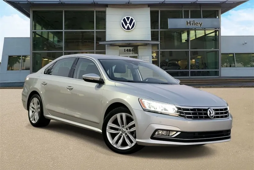 2018 Volkswagen Passat 2.0T SEL Premium photo 1