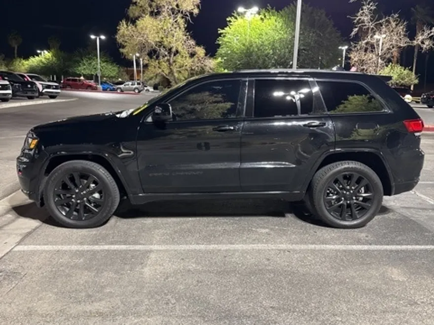 2019 Jeep Grand Cherokee Altitude photo 1