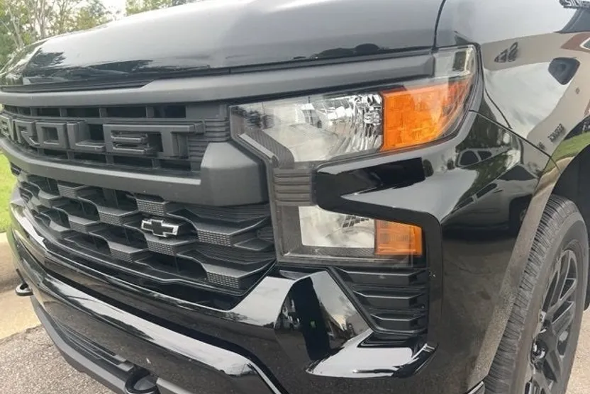 2024 Chevrolet Silverado 1500 Custom photo 1
