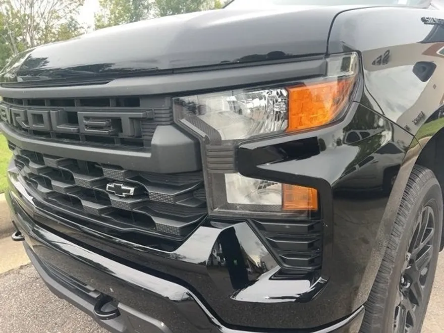 2024 Chevrolet Silverado 1500 Custom photo 1