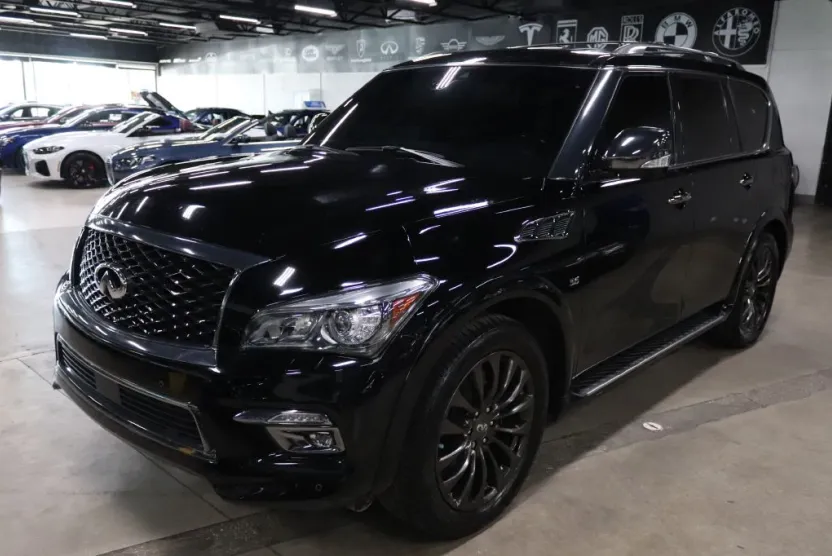 2017 Infiniti QX80 photo 1