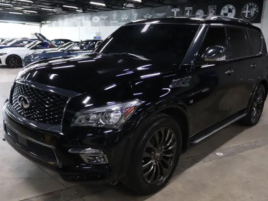 2017 Infiniti QX80 photo 1