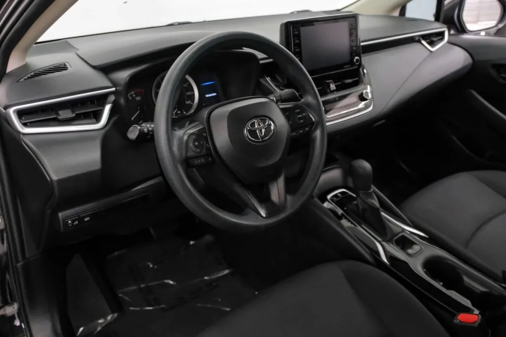 2022 Toyota Corolla LE photo 1