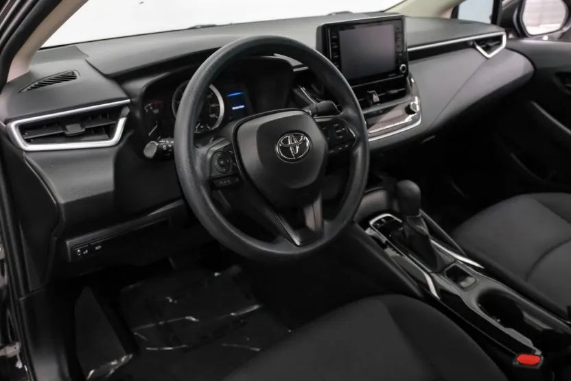 2022 Toyota Corolla LE photo 1