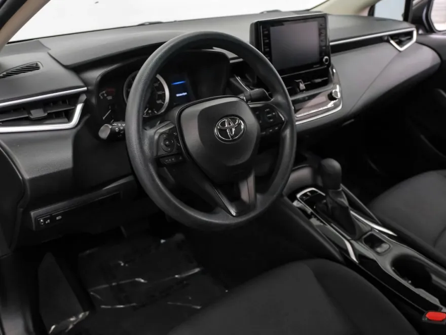 2022 Toyota Corolla LE photo 1