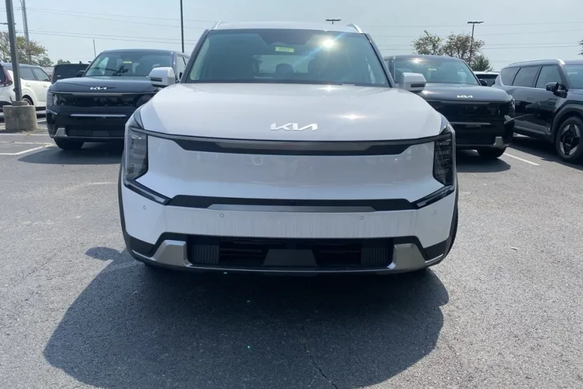 2026 Kia EV9 Wind photo 1