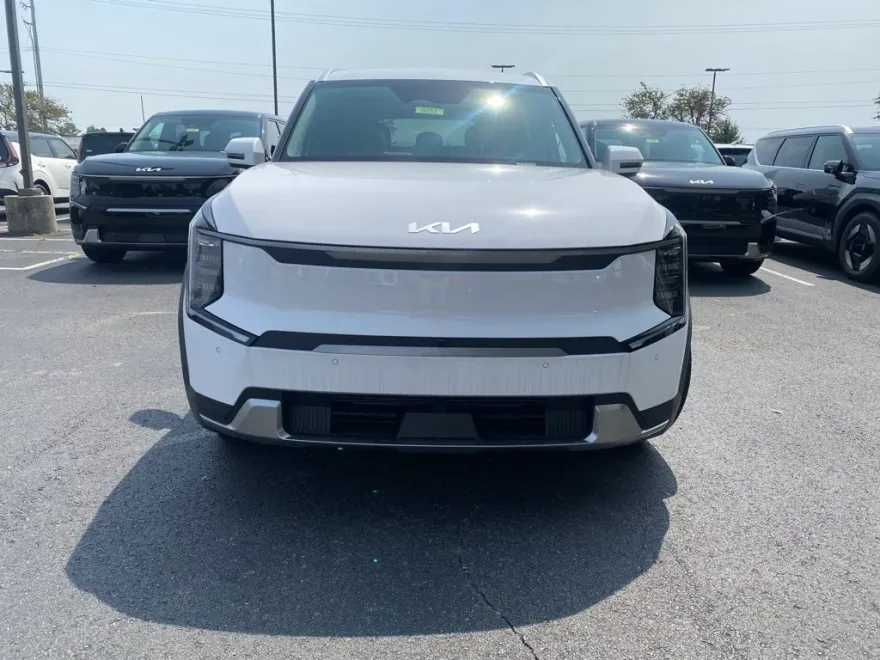 2026 Kia EV9 Wind photo 1