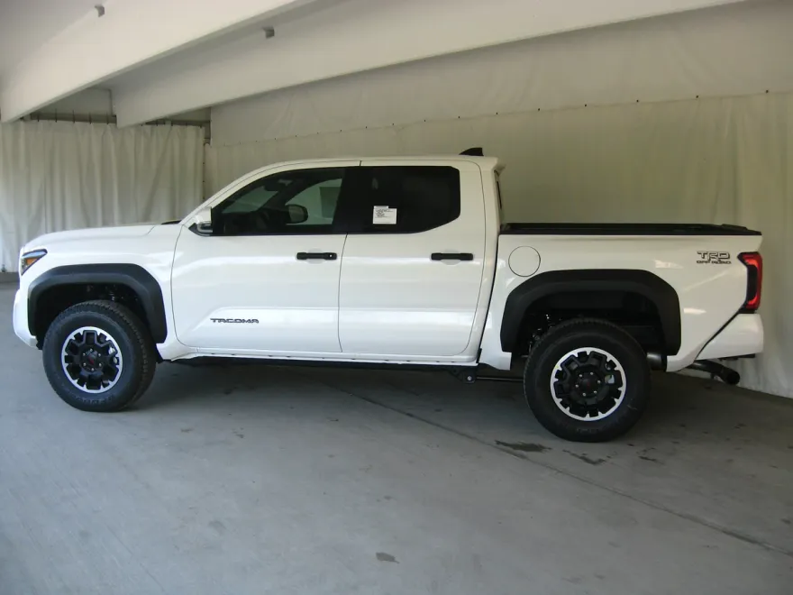2025 Toyota Tacoma 4x4 TRD Off-Road Double Cab photo 1
