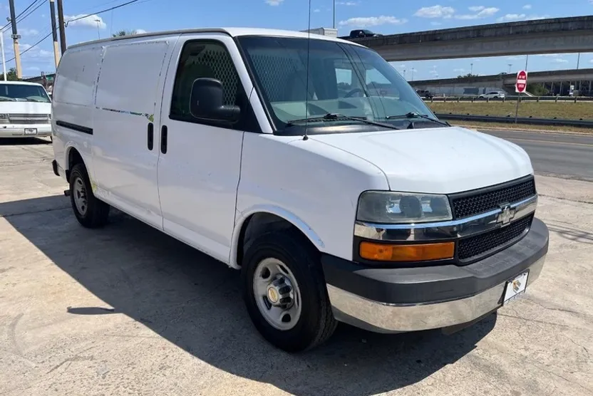 2004 Chevrolet Express Cargo Van 2500 photo 1