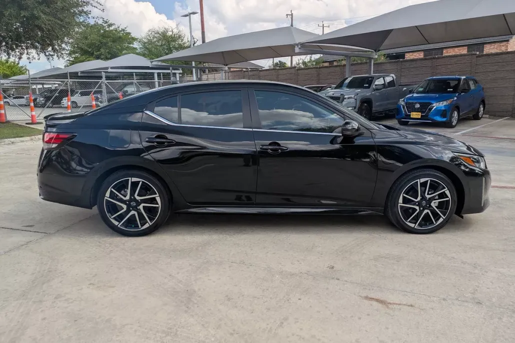 2025 Nissan Sentra SR photo 1