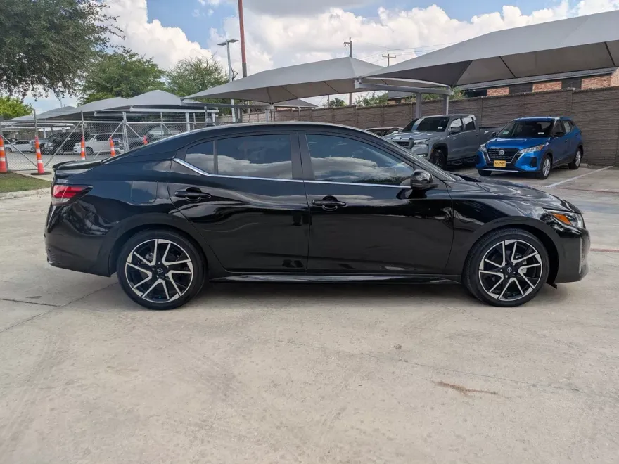 2025 Nissan Sentra SR photo 1