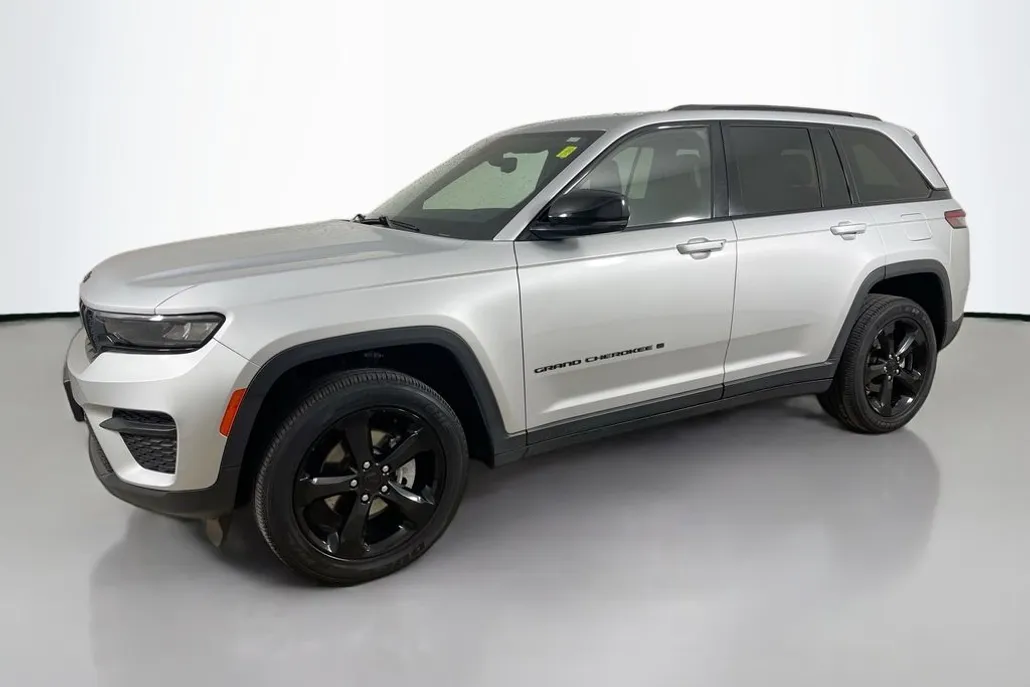 2023 Jeep Grand Cherokee Altitude photo 1