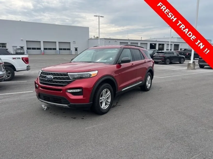 2023 Ford Explorer XLT photo 1