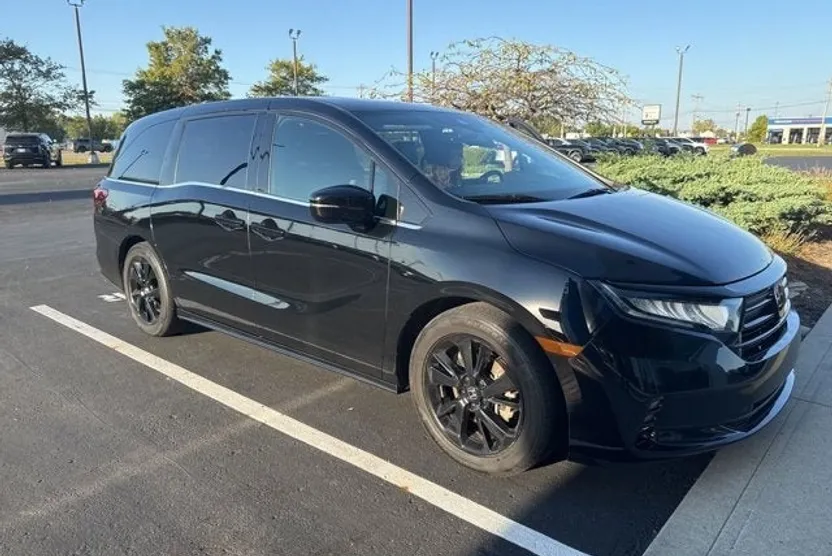 2023 Honda Odyssey Sport photo 1