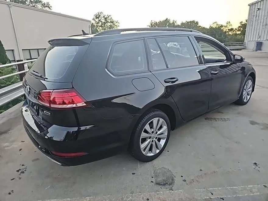 2019 Volkswagen Golf SportWagen 4Motion S photo 1