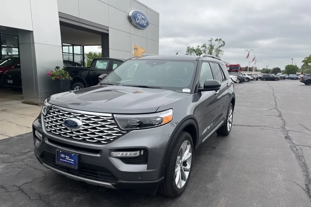 2022 Ford Explorer Platinum photo 1