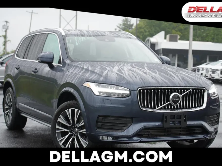 2022 Volvo XC90 Momentum photo 1