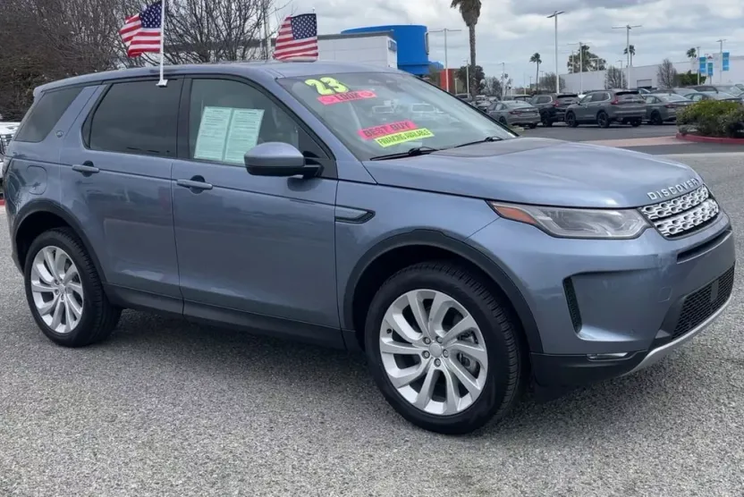 2023 Land Rover Discovery Sport SE photo 1