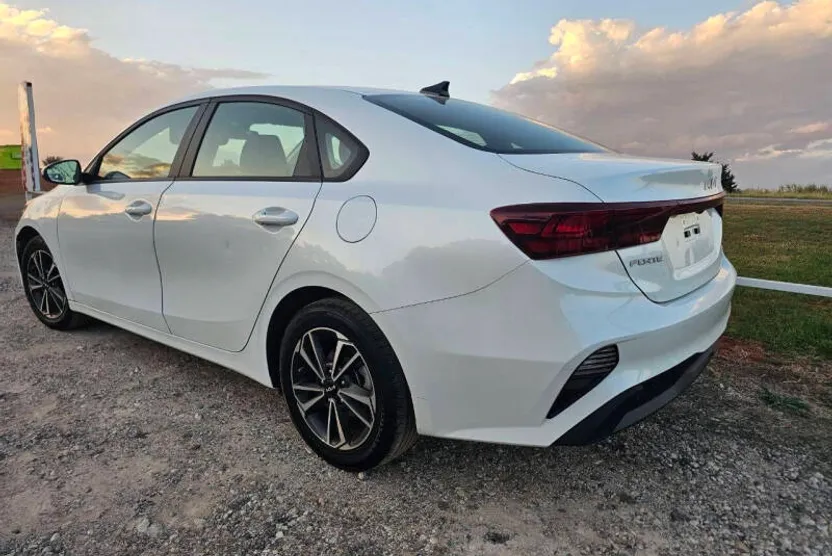 2024 Kia Forte LX photo 1