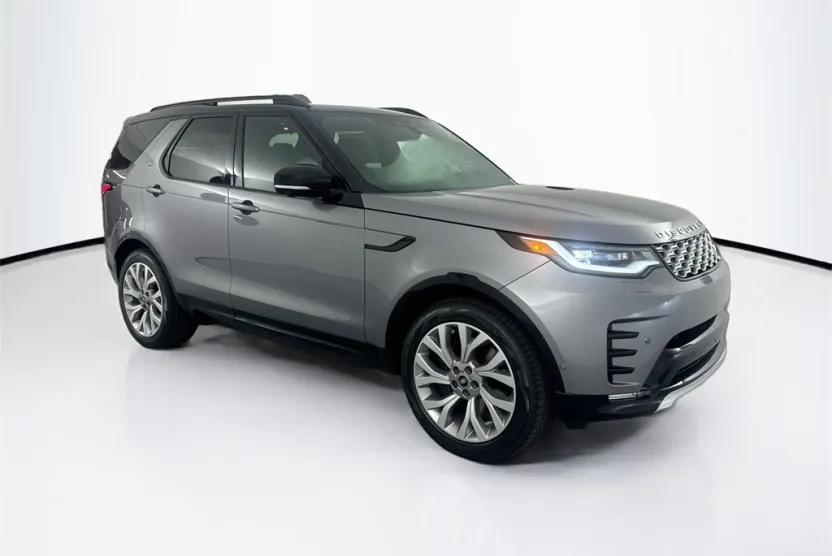 2026 Land Rover Discovery photo 1