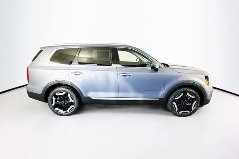 2025 Kia Telluride S photo 1