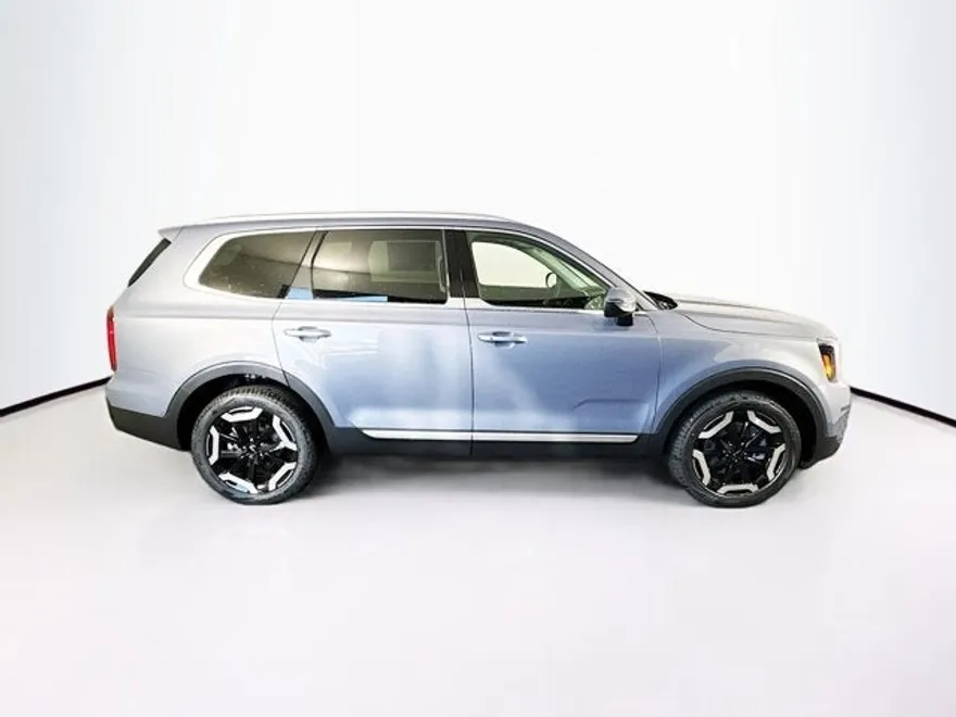 2025 Kia Telluride S photo 1