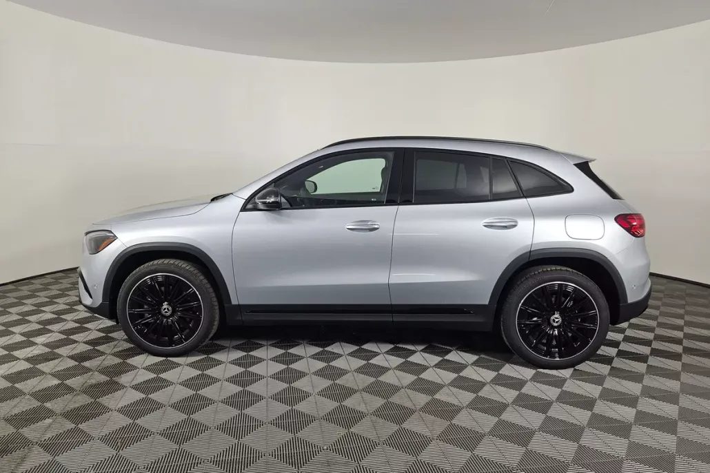 2026 Mercedes Benz GLA 250 4MATIC photo 1
