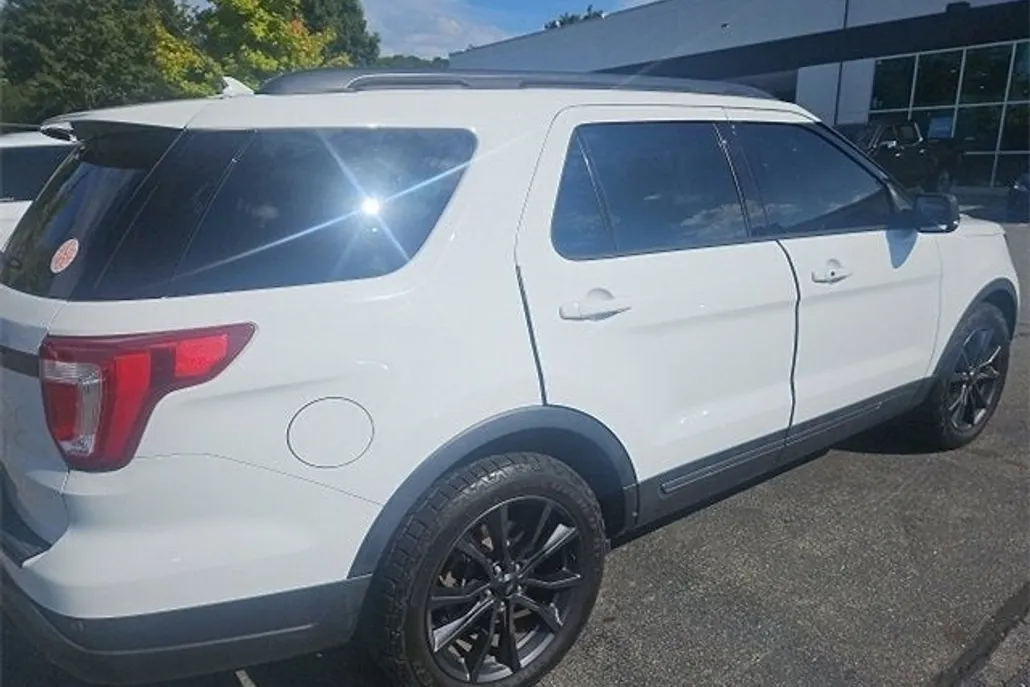 2019 Ford Explorer XLT photo 1