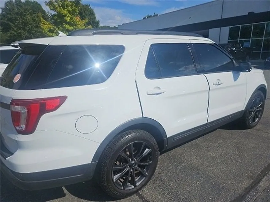 2019 Ford Explorer XLT photo 1