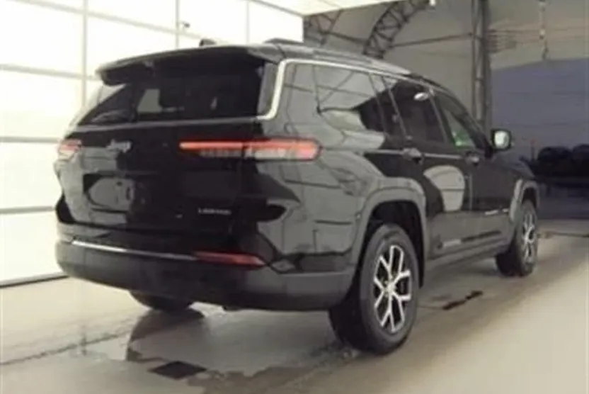 2024 Jeep Grand Cherokee Limited photo 1