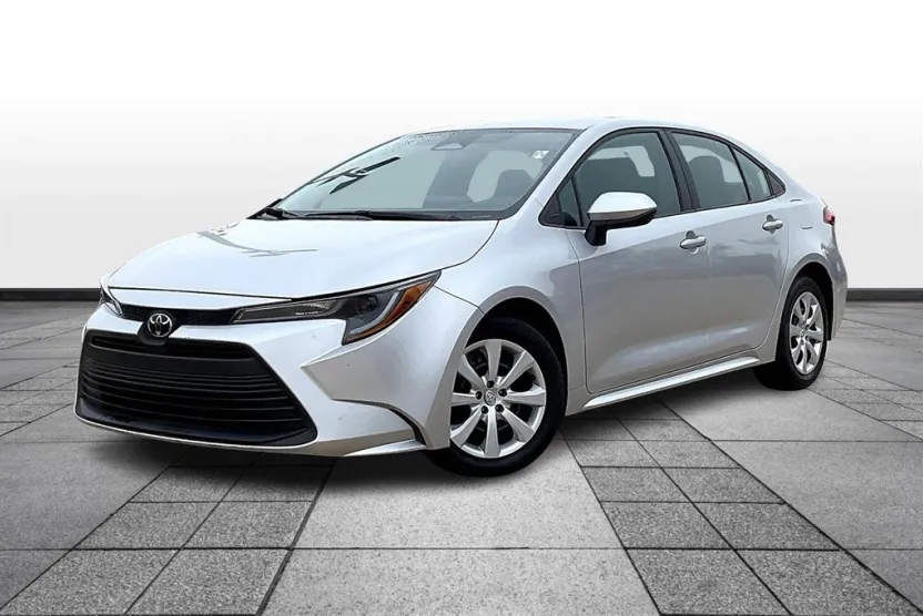 2024 Toyota Corolla LE photo 1
