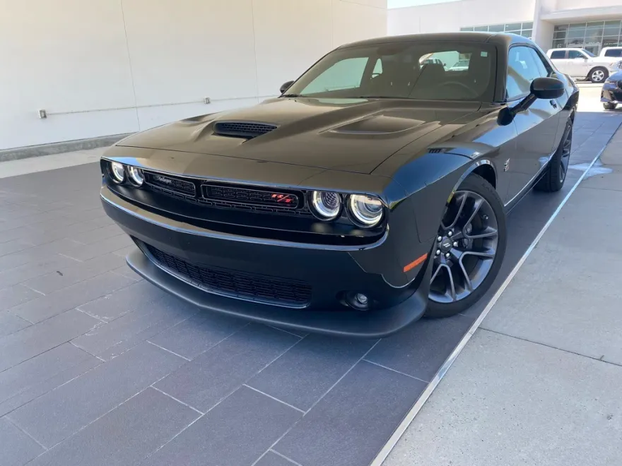 2023 Dodge Challenger R/T Scat Pack photo 1