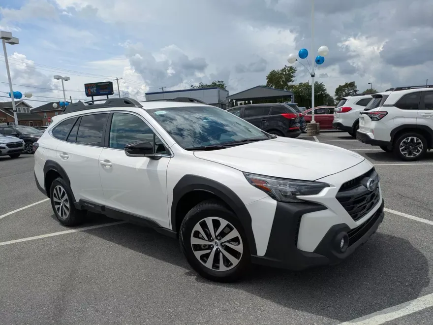2025 Subaru Outback Base photo 1