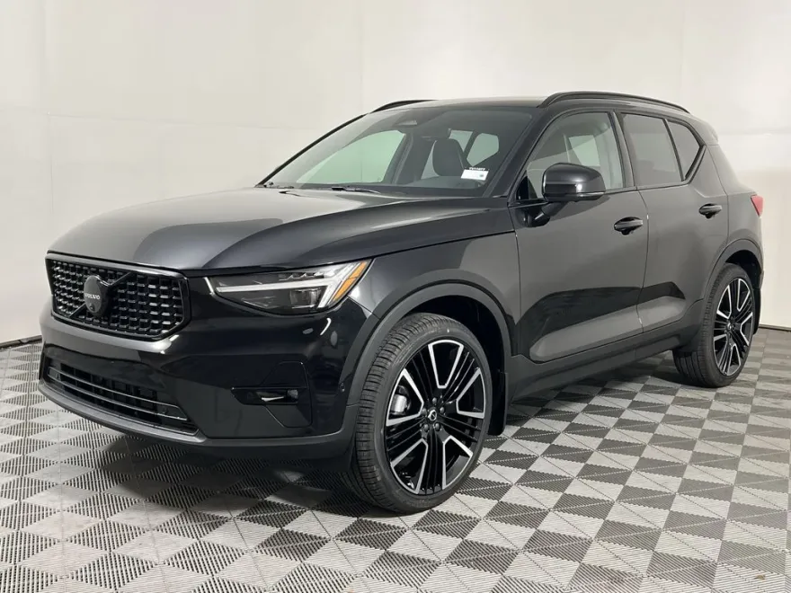 2026 Volvo XC40 photo 1